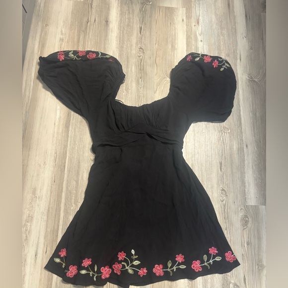 miami Dresses & Skirts - Miami Boho Style Peasant Dress with embroidered flowers